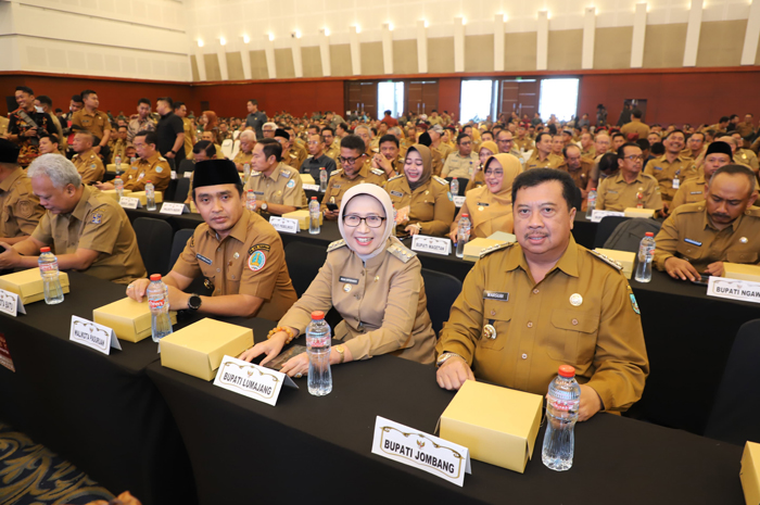 SINERGI: Bupati Jombang Warsubi mengikuti Rapat Koordinasi (Rakor) Forum Komunikasi Pimpinan Daerah (Forkopimda) se-Jawa Timur di Grand City Convex, Surabaya, Selasa (4/11).