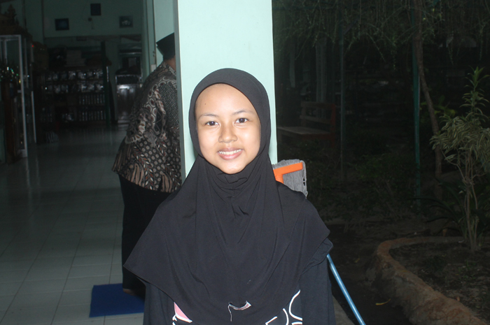 Bening Airaisyah, Kelas 7-D, SMP A. Wahid Hasyim Tebuireng, Jombang