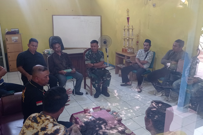 Pemdes Mancar, Peterongan, Jombang menggelar pertemuan tertutup di balai desa setempat bersama warga terdampak, Jumat (7/11).