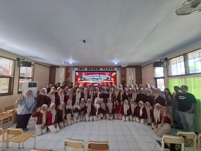 KOMPAK: Siswa SMAN Ploso semangat mengikuti diklat jurnalistik bersama Jawa Pos Radar Jombang, Sabtu (8/11).