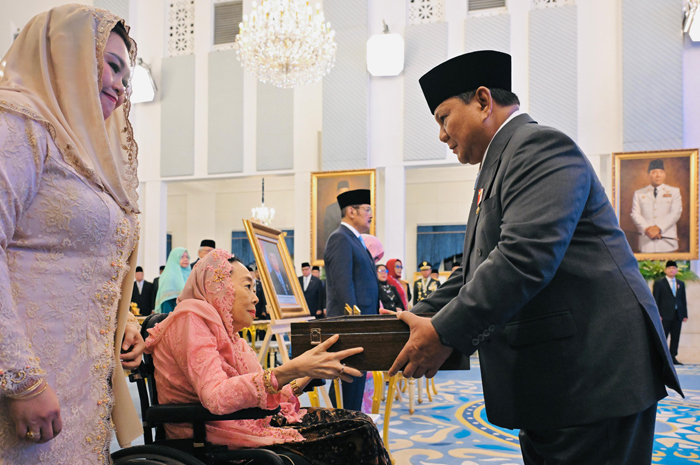 SAH: Presiden ke-4 Republik Indonesia KH Abdurrahman Wahid atau Gus Dur resmi dianugerahi gelar Pahlawan Nasional oleh Presiden Prabowo, (10/11).