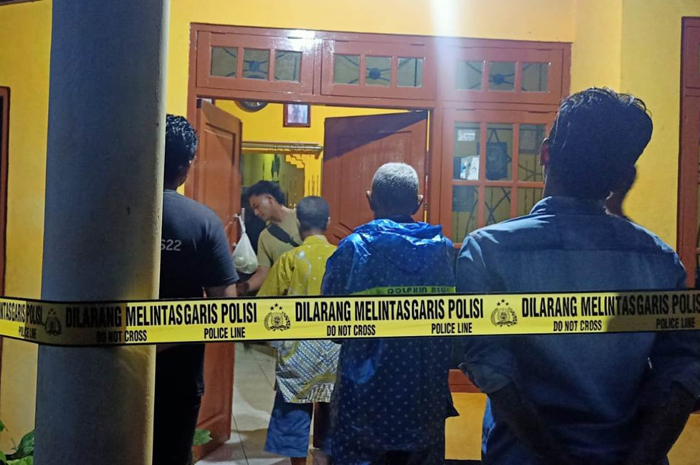 Polisi olah TKP kasus pembunuhan di Desa Mancilan, Kecamatan Mojoagung, Jombang.