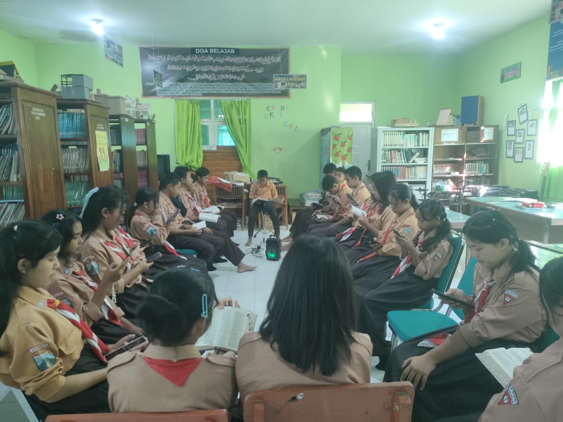 AKTIF: Para siswa SMPN 1 Wonosalam, Jombang saat melaksanakan berbagai kegiatan kokurikuler di lingkungan sekolah,
