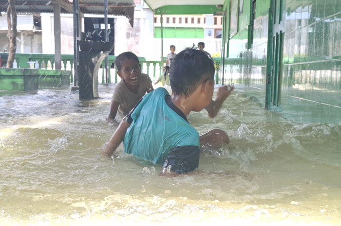 Banjir yang menggenangi sejumlah desa di kawasan utaran Brantas belum sepenuhnya surut. Salah satunya di Dusun Gotan, Desa Jatigedong, Kecamatan Ploso, Jombang.