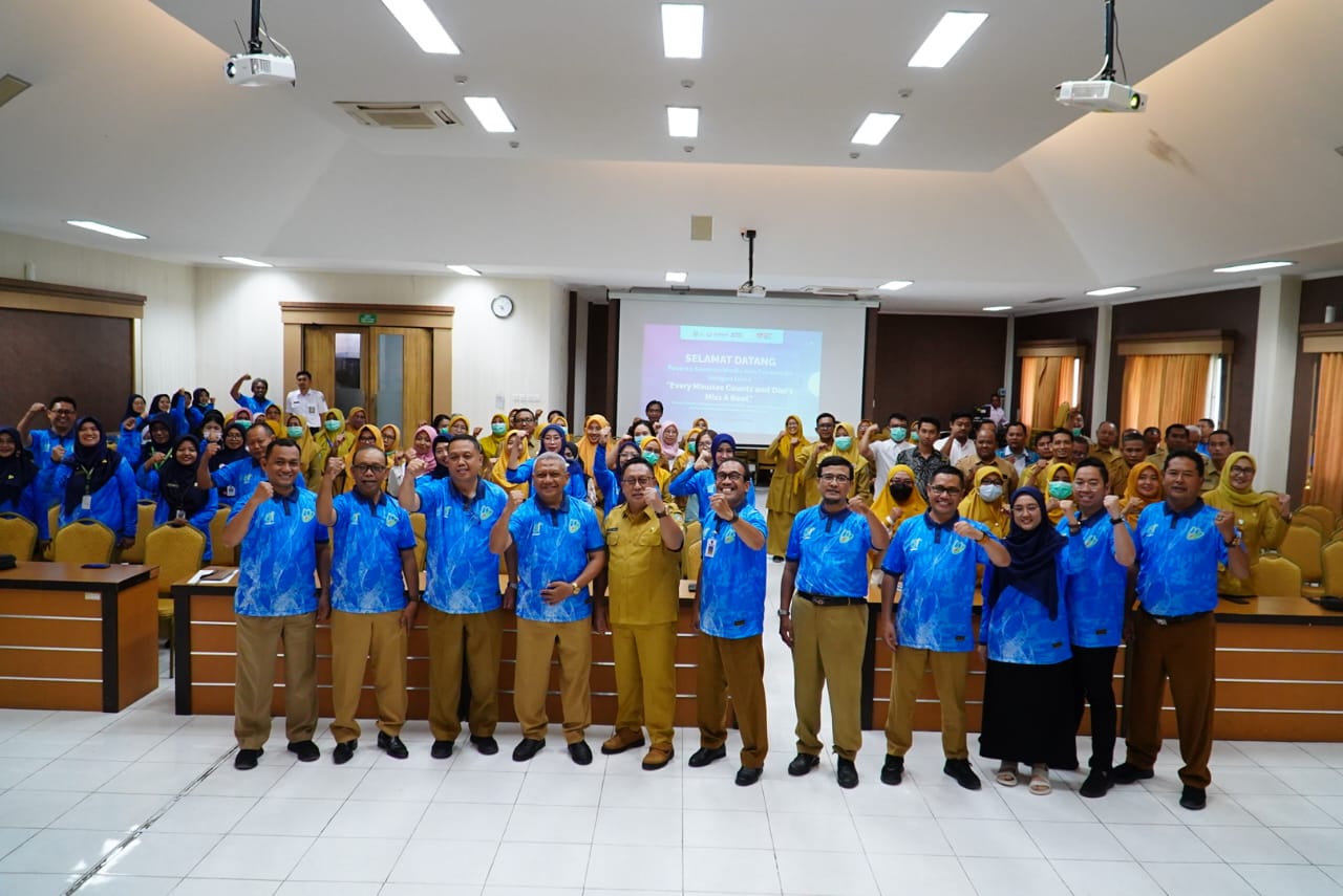 Direktur RSUD Jombang, dr Pudji Umbaran, bersama peserta seminar, Selasa  (25/11).