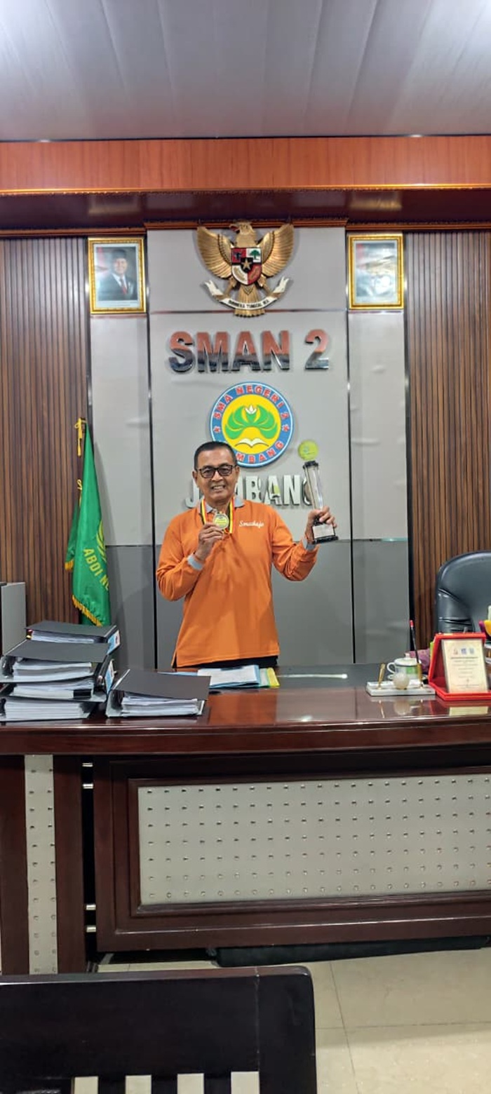 Guru senior SMAN 2 Jombang, Drs Bangun Edy Ichtijar.