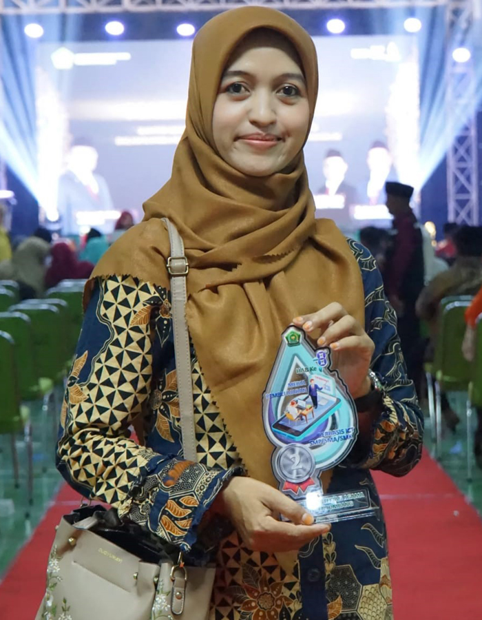 Halimatus Sa&rsquo;adah, M.Pd.I, guru Pendidikan Agama Islam (PAI) di SMK Negeri 2 Jombang.
