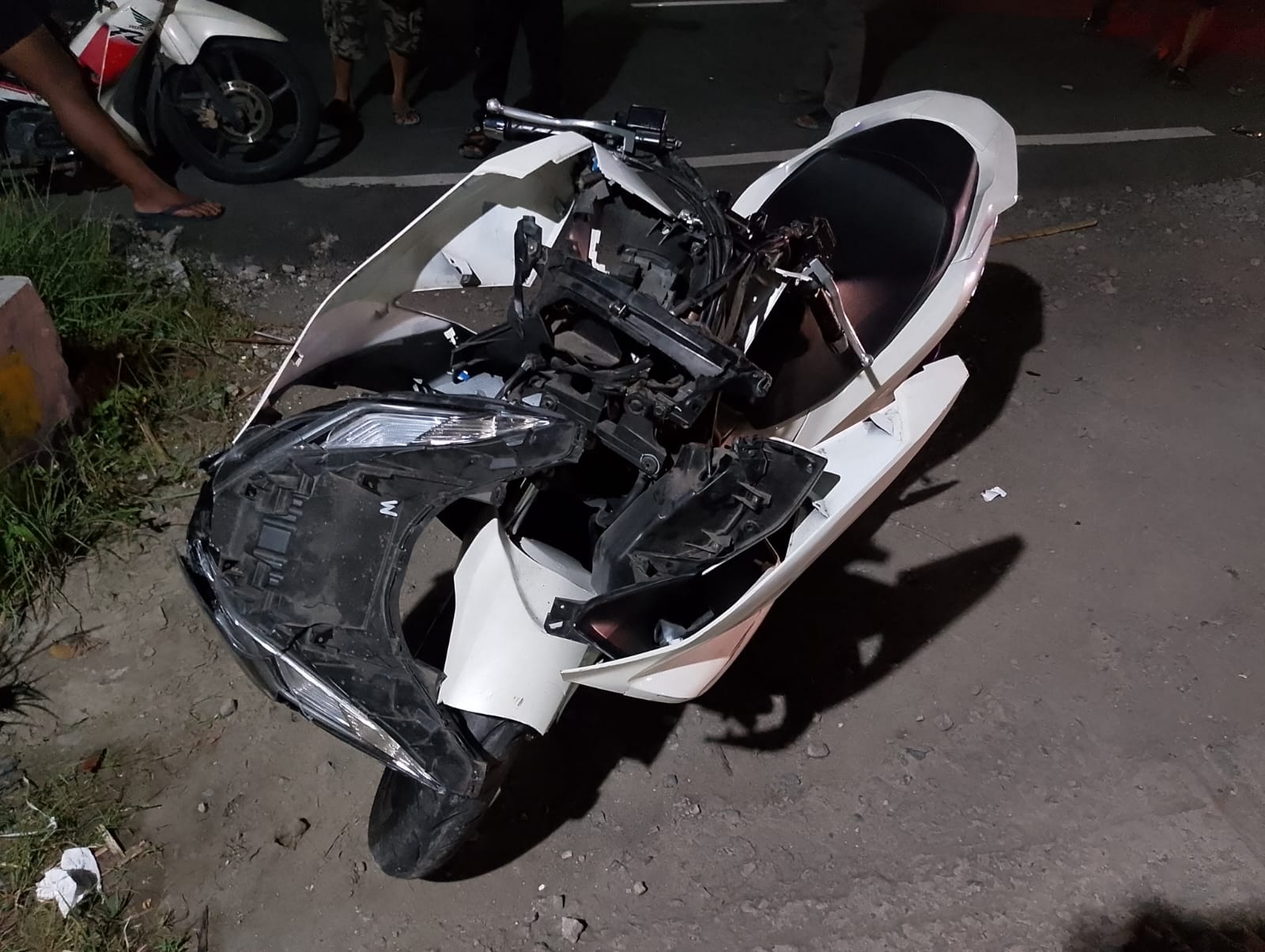 Kecelakaan maut terjadi di Jalan Raya Desa Sumberringin, Kecamatan Kabuh, Jombang, Minggu (23/11) malam.