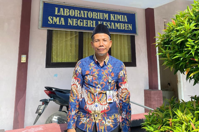 Guru Kimia SMAN Kesamben, Jombang, Paedi SPd.