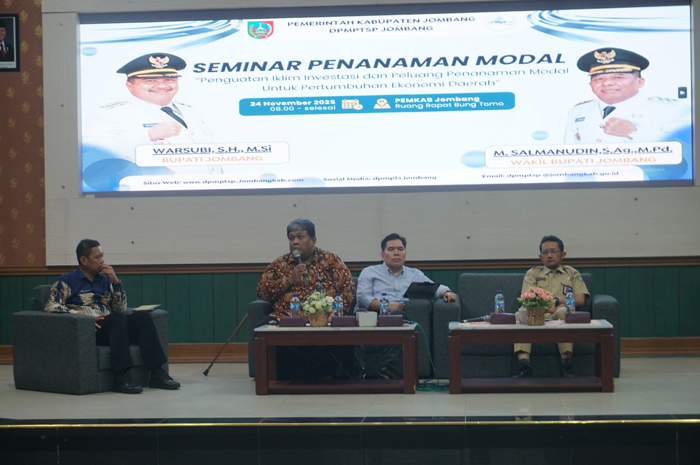 SUKSES: DPMPTSP menggelar seminar penanaman modal di Ruang Bung Tomo Pemkab Jombang, Senin (24/11).