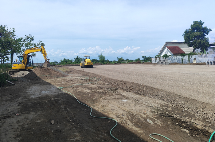 DIPADATKAN: Lahan eks kantor BPP Perak di Desa Glagahan, Kecamatan Perak, Jombang dibangun Terminal Barang.