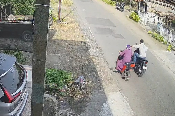 Aksi jambret di Sumobito, Jombang yang terekam CCTV