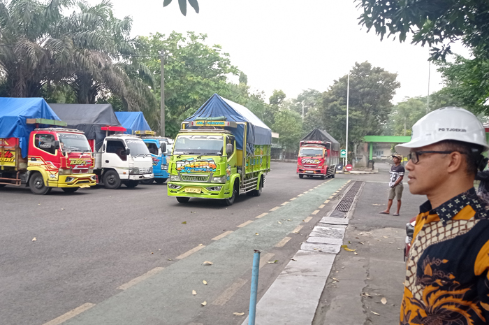 Prosesi pemberangkatan dilakukan secara simbolis General Manager PT SGN PG Tjoekir Abdul Aziz Purmali yang diwakili Manajer Teknik Satriyo Adi Nagoro.