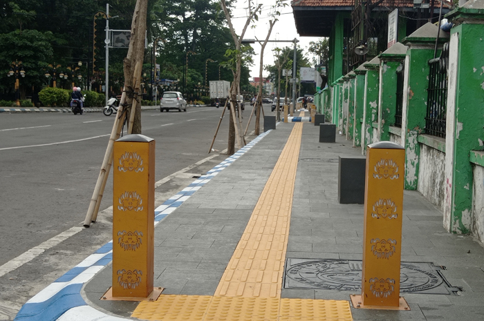 RAMPUNG: Proyek trotoar Jl Gus Dur, Jombang Sisi Utara tuntas dikerjakan.