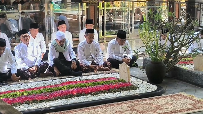 KH Yahya Cholil Staquf atau Gus Yahya berkunjung di Pondok Pesantren (PP) Tebuireng, Jombang.