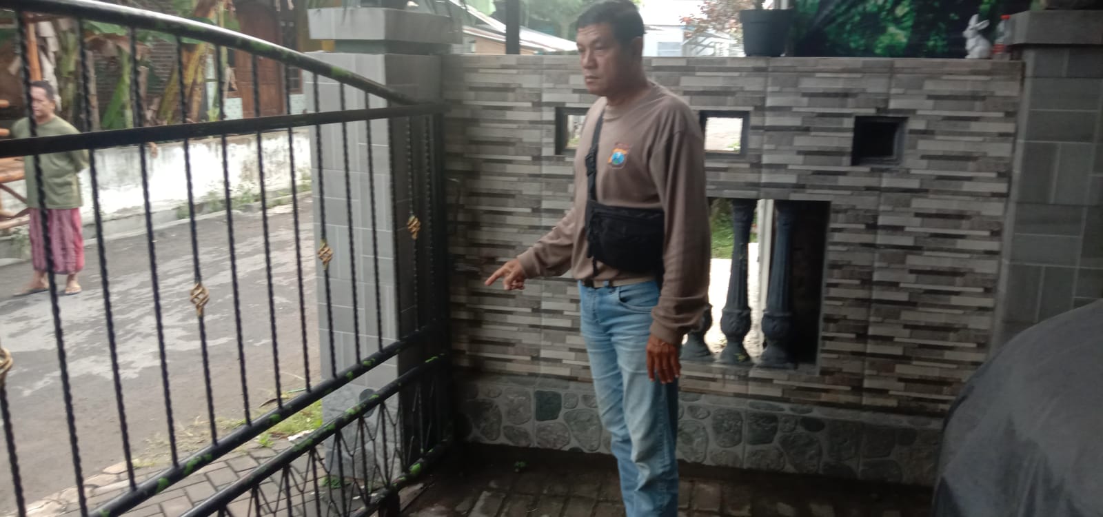 Honda Vario bernomor polisi L 2959 KA milik Mahfud, warga Dusun Klagen, Desa Kepuhkembeng, Kecamatan Peterongan, Jombang digondol maling pada Jumat (5/12) dini hari.