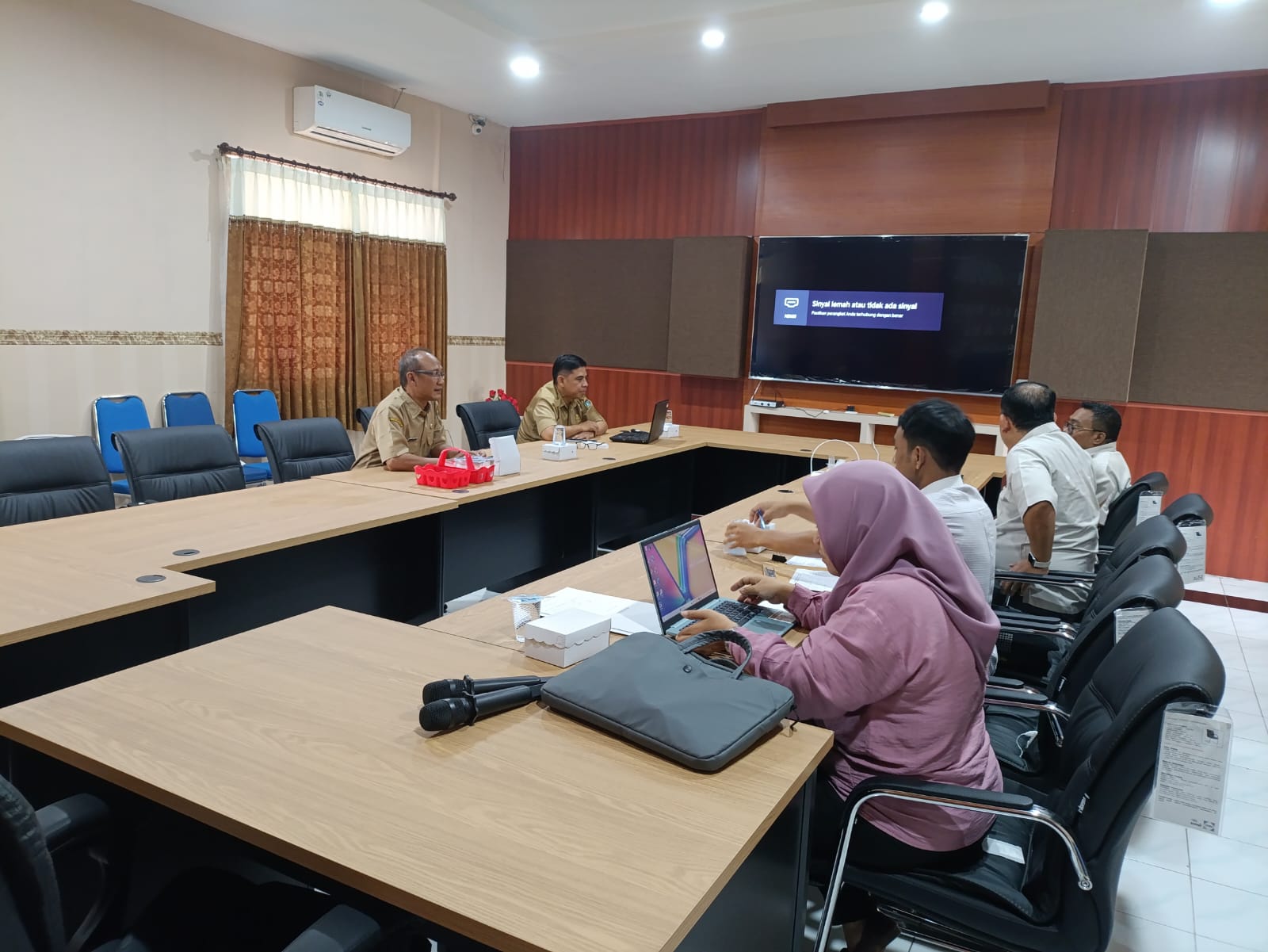 SERIUS: Peserta mengikuti seminar penanaman modal digelar DPMPTSP Jombang.