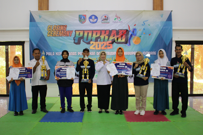 Dinas P dan K Jombang menggelar Penganugerahan Prestasi Pekan Olahraga Pelajar Kabupaten (Popkab) 2025, Rabu (10/12).