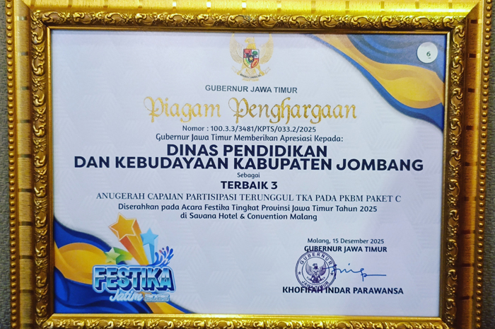 Dinas P dan K Jombang meraih penghargaan Terbaik 3 Anugerah Capaian Partisipasi Terunggul Tes Kompetensi Akademik (TKA) pada Pusat Kegiatan Belajar Masyarakat (PKBM) Paket C.