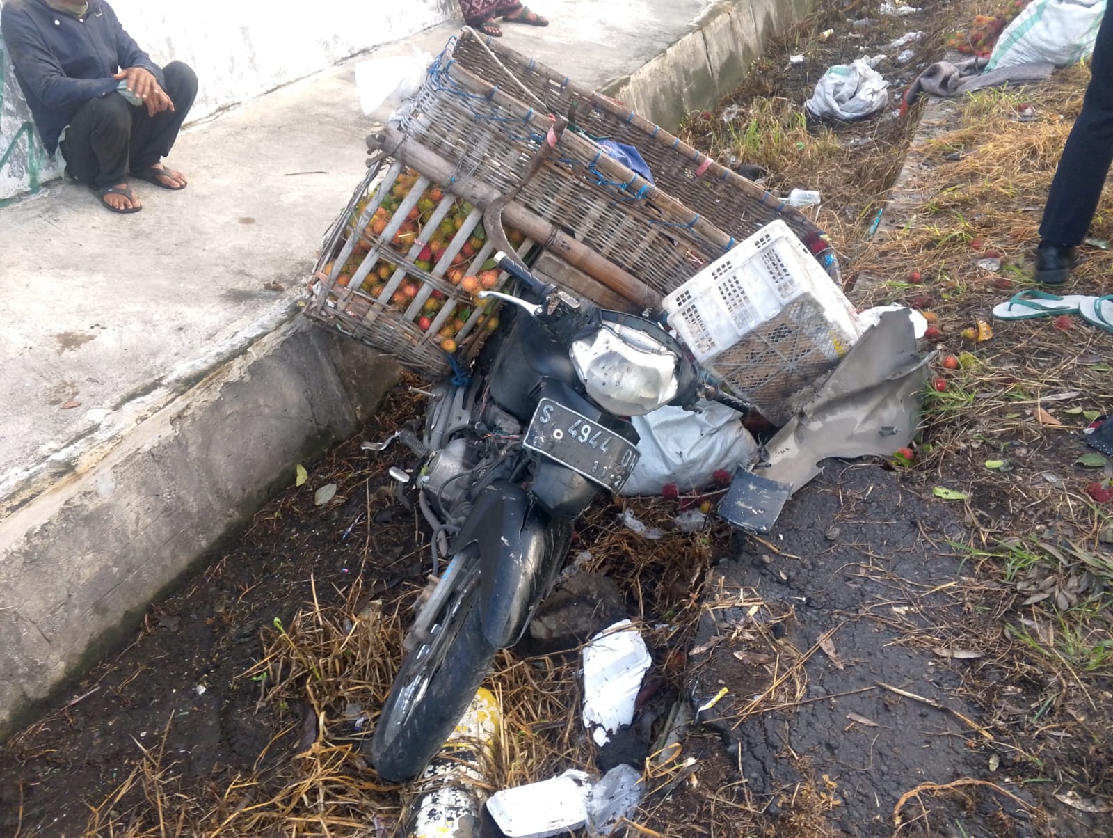 Kecelakaan maut  terjadi di jalan Raya KH Romly Tamim, Desa Sumbermulyo, Kecamatan Jogoroto, Jombang, Senin (22/12) pagi.
