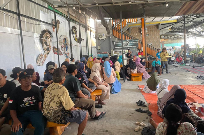 GELAR PERTEMUAN: Gabungan pedagang Sentra Wisata Kuliner Akhmad Dahlan Jombang saat menggelar pertemuan Selasa (23/12).