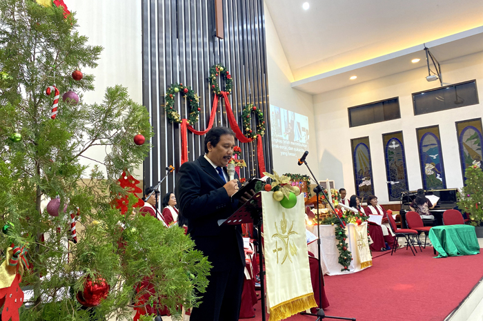 perayaan Malam Natal di Gereja Kristen Indonesia (GKI) Jombang, Jalan Buya Hamka, Jombang, berlangsung khidmat dan penuh makna, Rabu (24/12) malam.