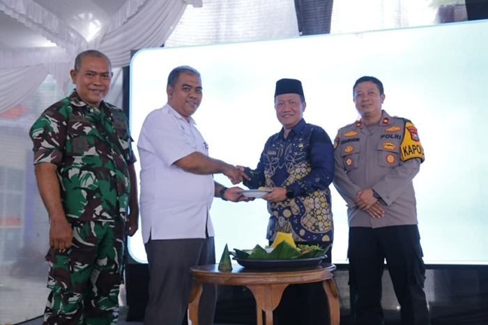 BERKEMBANG: Direktur RSUD Ploso dr. M. Vidya Buana, M.H saat meluncurkan logo baru di momentum HUT ke-14.