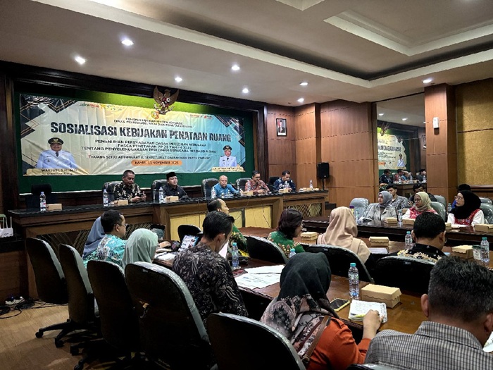 SERIUS: Dinas PUPR menyosialisasikan Kebijakan Penataan Ruang untuk Pemenuhan Persyaratan Dasar Perizinan Berusaha, (13/11).