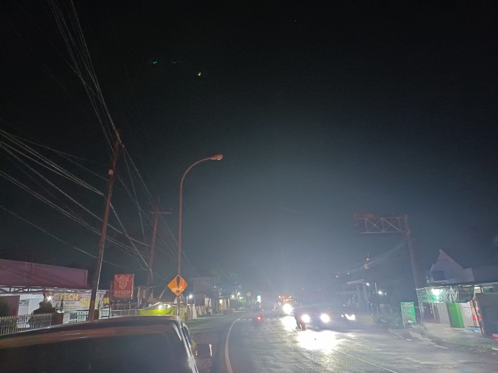 GELAP: Kondisi PJU di Jl Raya Diwek, Jombang yang padam, (28/12).