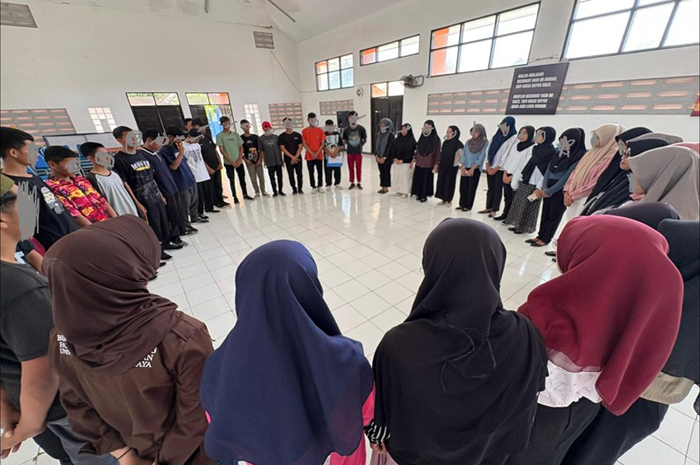 Mahasiswa BK Unesa melakukan praktik konseling di PSBR Jombang.