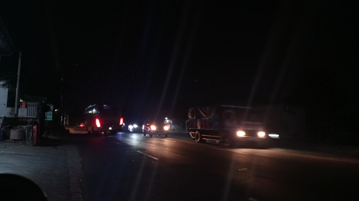 GELAP: Kondisi PJU jalan nasional di Desa Temuwulan, Kecamatan Perak, Jombang yang padam (31/12).