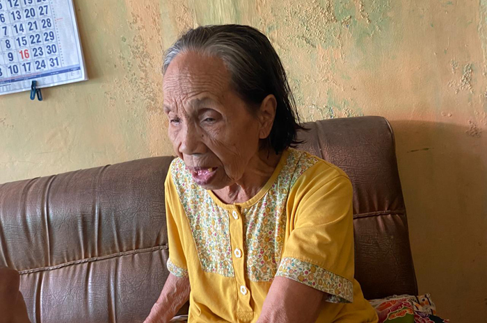RENTA: Ni Made Suwanti, 85 saat tinggal di rumah anaknya usai Rumah dinas guru di Desa Mancar, Kecamatan Peterongan, Jombang direncakan dibongkar.