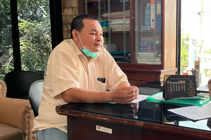 BEBAS SEMENTARA: Dadan Surahmad, Ketua Koperasi Al Kahfi Jombang bebas dari tahanan sementara ini.