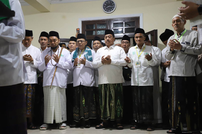 Bupati Jombang Warsubi melepas rombongan Napak Tilas Isyarah Pendirian NU dari Pendopo Kabupaten Jombang.