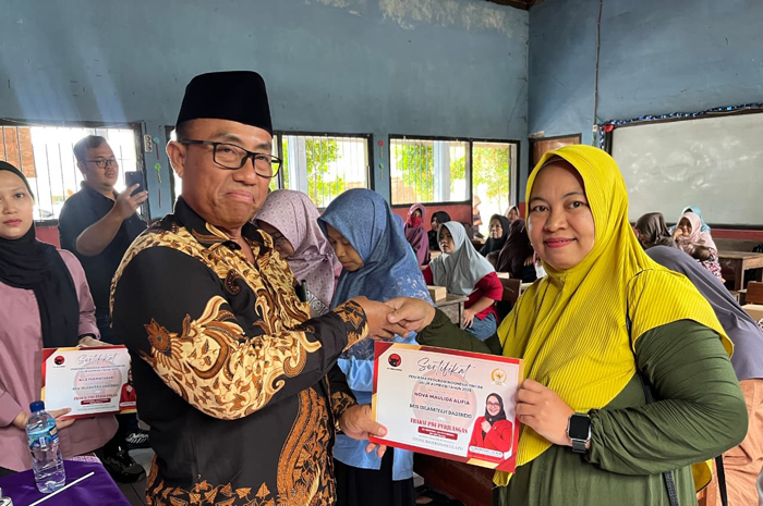 Fraksi PDI Perjuangan DPRD Jombang peduli pendidikan anak.