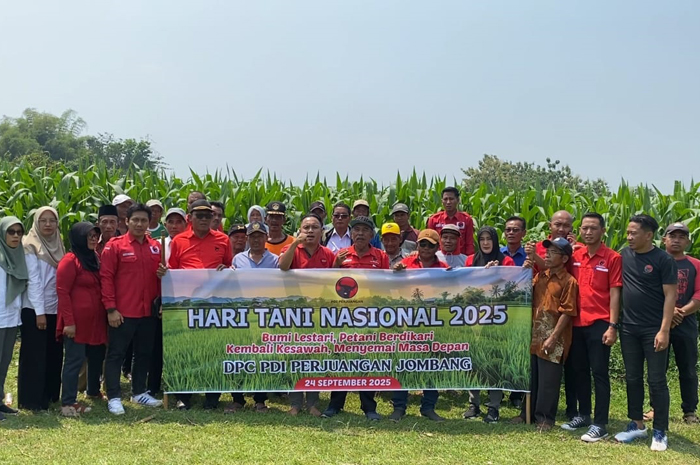 Fraksi PDI Perjuangan Jombang peduli petani.