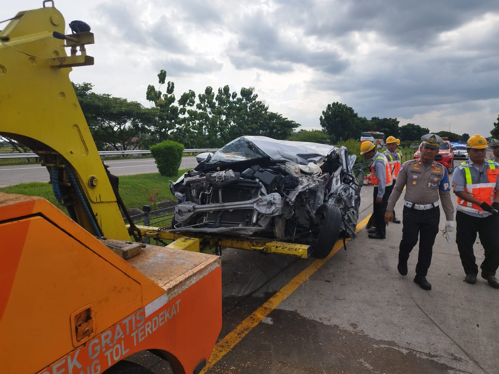 &ndash; Kecelakaan maut terjadi di ruas Tol Jombang&ndash;Mojokerto (Jomo) KM 688+500 jalur A, Rabu (7/1) siang.