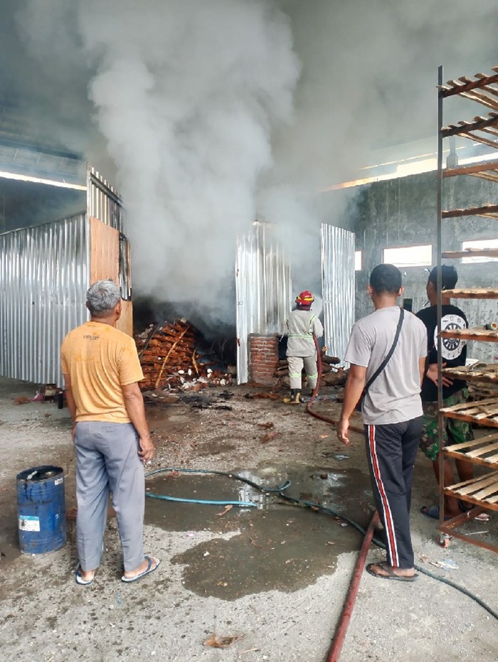 LUDES: Tempat usaha pengolahan kopra di Jalan Diponegoro Nomor 10, Desa/Kecamatan Ploso, Jombang yang terbakar, Sabtu (10/1) pagi.