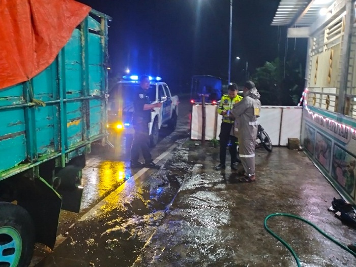 Kecelakaan maut terjadi di Jalan Raya Kabuh-Tapen Dusun Pakis, Desa Karangpakis, Kecamatan Kabuh, Jombang, Jumat (9/1) malam