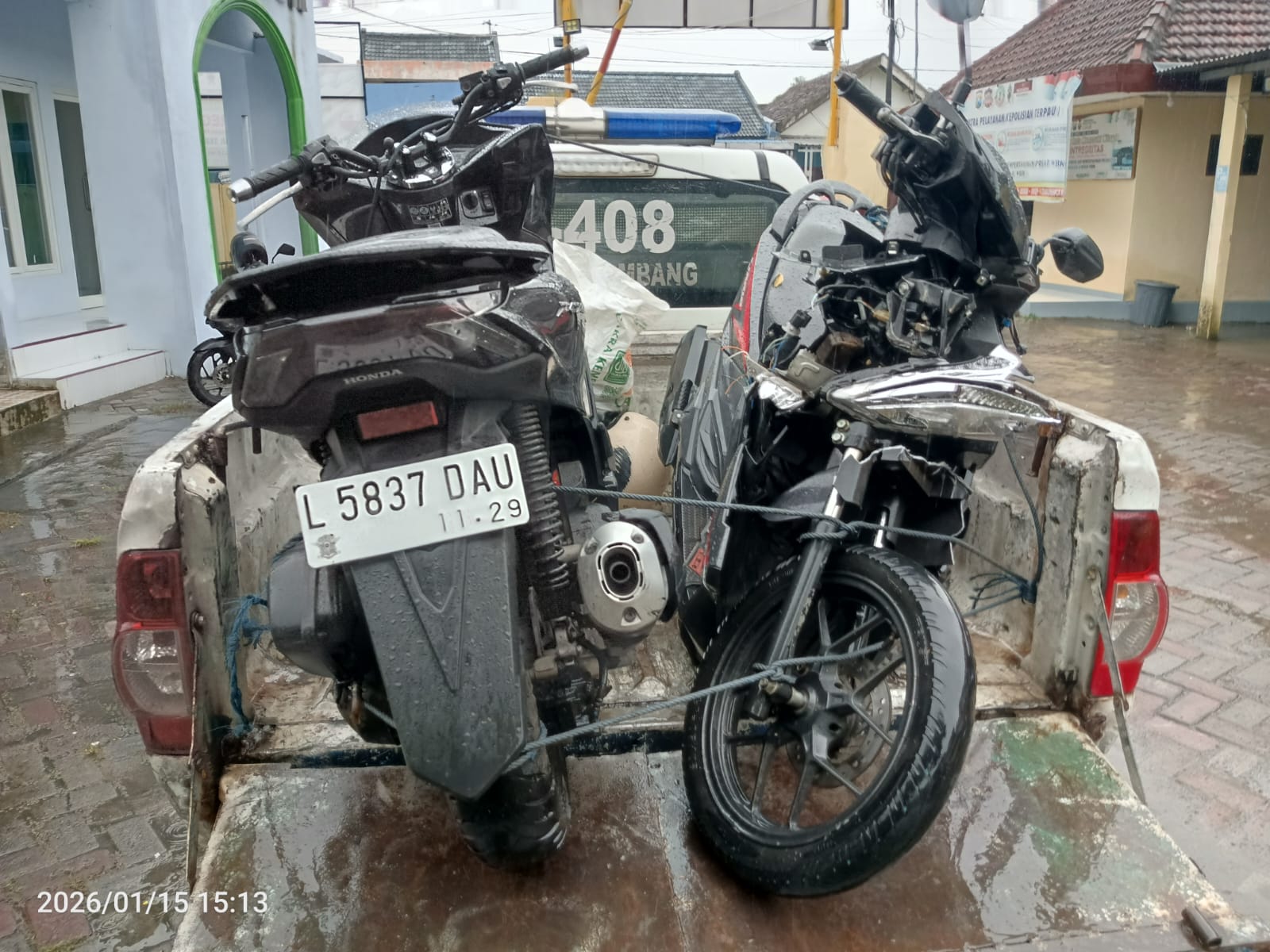 Kondisi motor korban yang rusak pada bagian depan