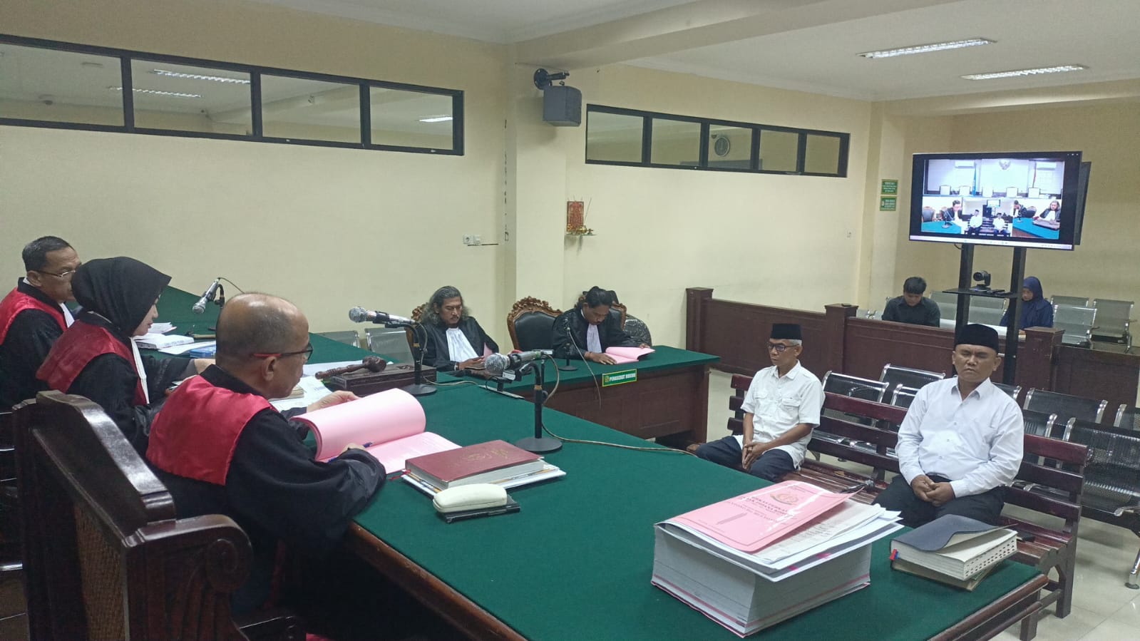 Sidang tuntutan kasus korupsi dana bergulir (dagulir) Bank UMKM Jatim ke Perumda Panglungan digelar di Pengadilan Tipikor Surabaya, Rabu (14/1).