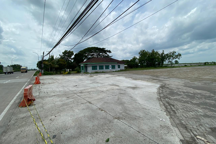 SEGERA DIFUNGSIKAN: Terminal angkutan barang di Desa Glagahan, Kecamatan Perak, Jombang belum dapat difungsikan, Kamis (22/1).