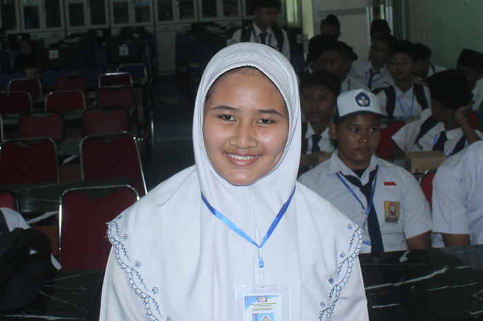 Valisya Nabila, Kelas 8-B SMP A Wahid Hasyim Tebuireng, Jombang