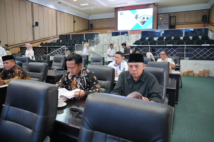 SERIUS: Bapemperda DPRD Jombang mendalami dua raperda inisiatif melalui uji publik.