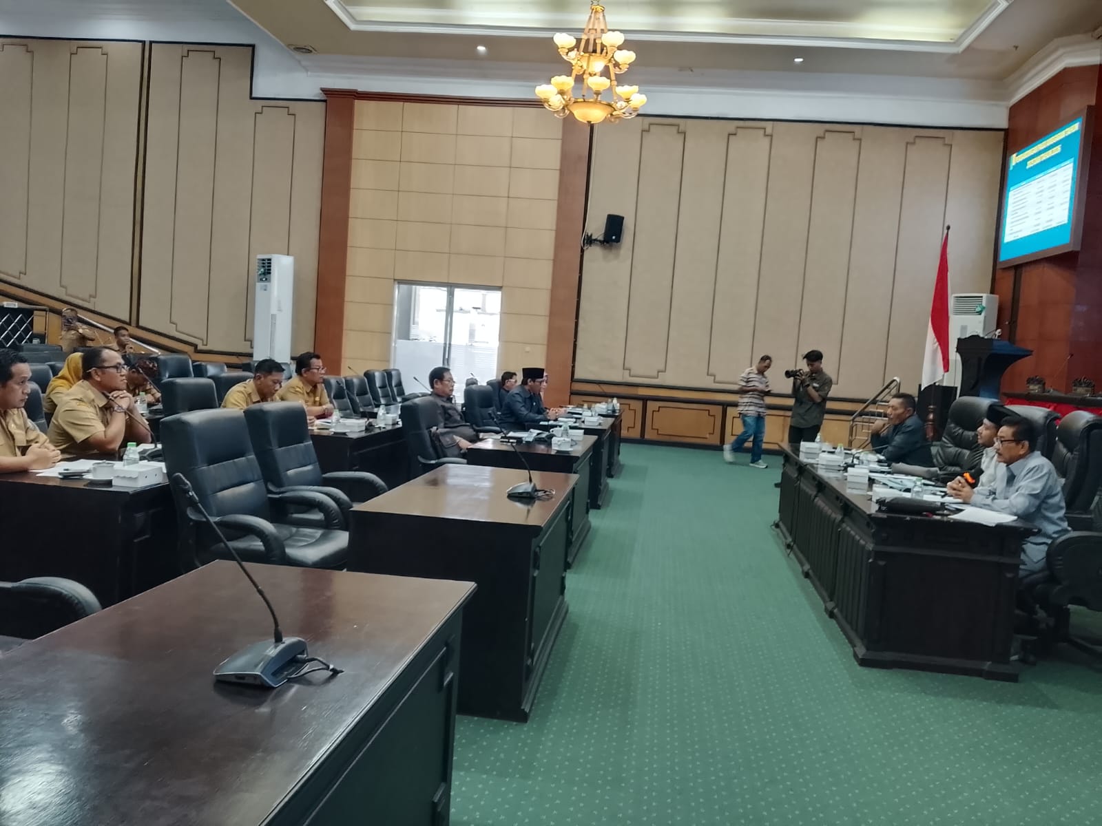 Komisi C DPRD Jombang mengingatkan Dinas Pekerjaan Umum dan Penataan Ruang (PUPR) agar proyek pembangunan 2026 tidak kembali molor seperti 2025 lalu.
