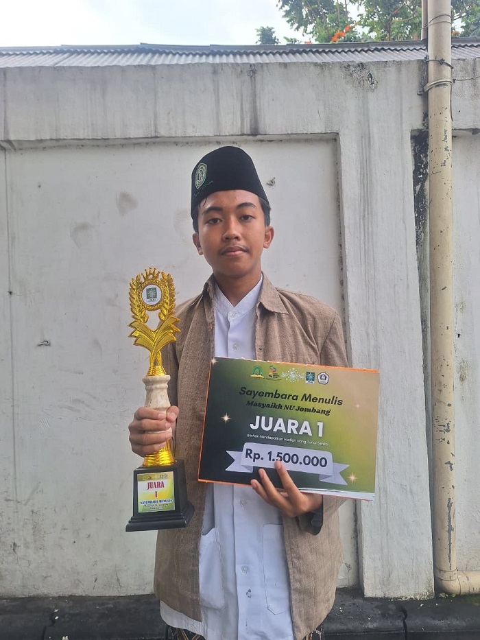 Mauliddinho Aditya Waluyo, Kelas XII-3 SMA Darul Ulum 2 Unggulan BPPT PP Darul Ulum Rejoso, Jombang.