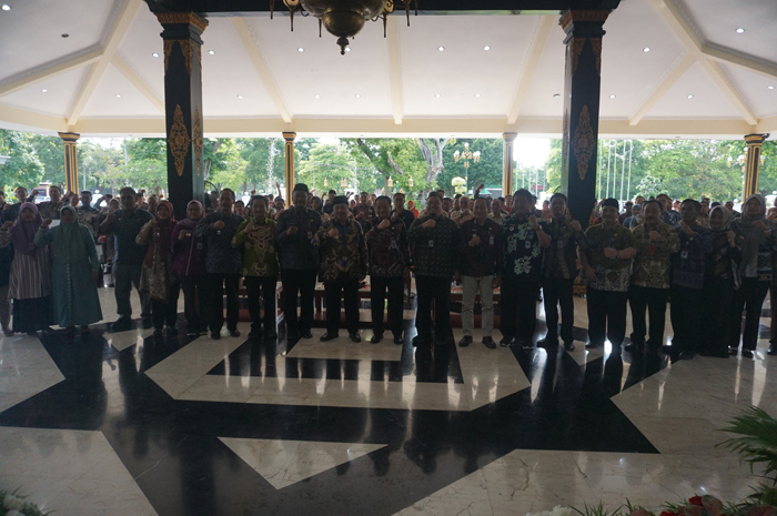 SUKSES: Seluruh kepala desa se-Kabupaten Jombang mengikuti kegiatan di Pendopo Kabupaten.