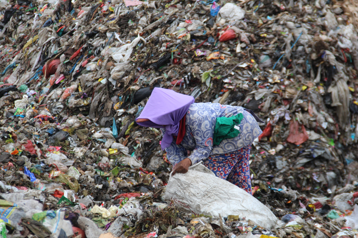 MENGGUNUNG: Tumpukan sampah di new landfill TPA Gedangkeret Banjardowo, Jombang.