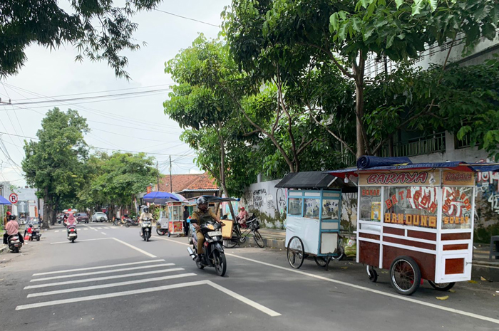 Kondisi Jl Ahmad Dahlan Jombang yang kini kembali penuh PKL