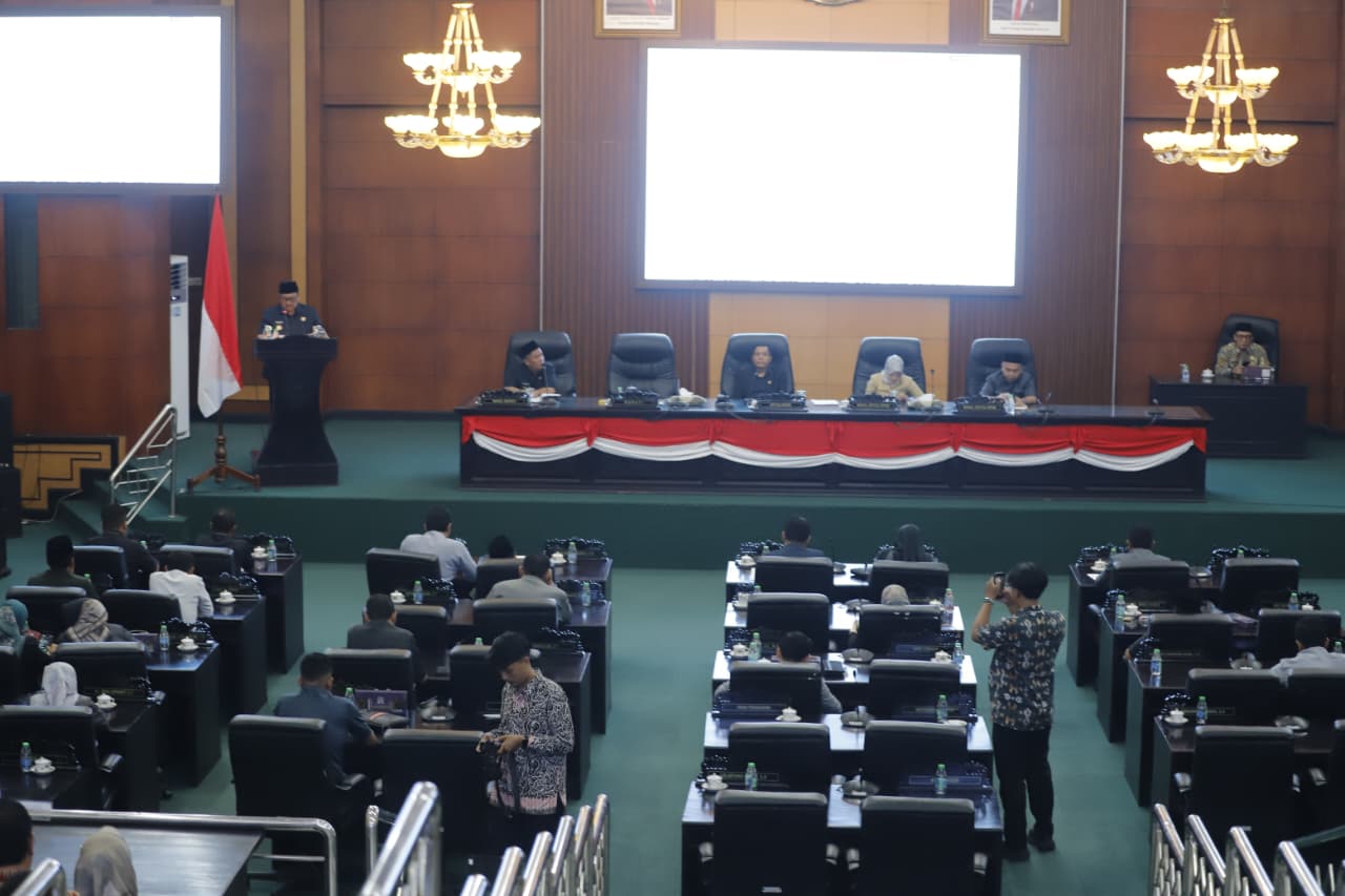 DIKEBUT: DPRD mengelar paripurna jawaban bupati tentang raperda BMD Kamis (12/2).